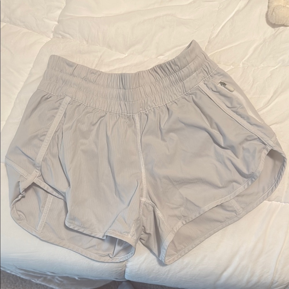 Lululemon white tracker short 6